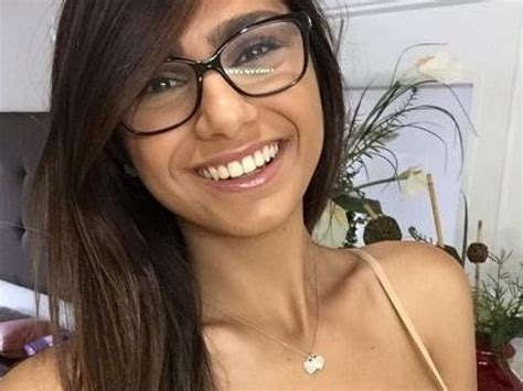 mia khalifa porno|Mia Khalifa: Video della Sexy Pornostar Libanese 